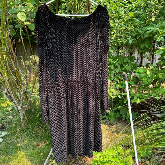 Apt.9 plus velvety dress elastic waist plus Sz 2X  polyester/spandex textured. - Picture 1 of 6